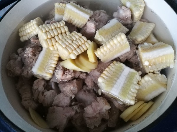 山药玉米排骨汤