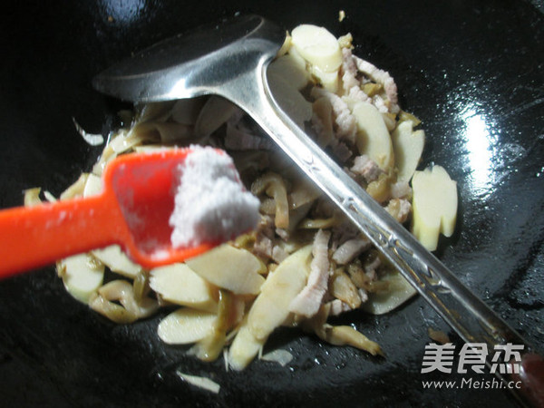 榨菜丝五花肉炒鞭笋