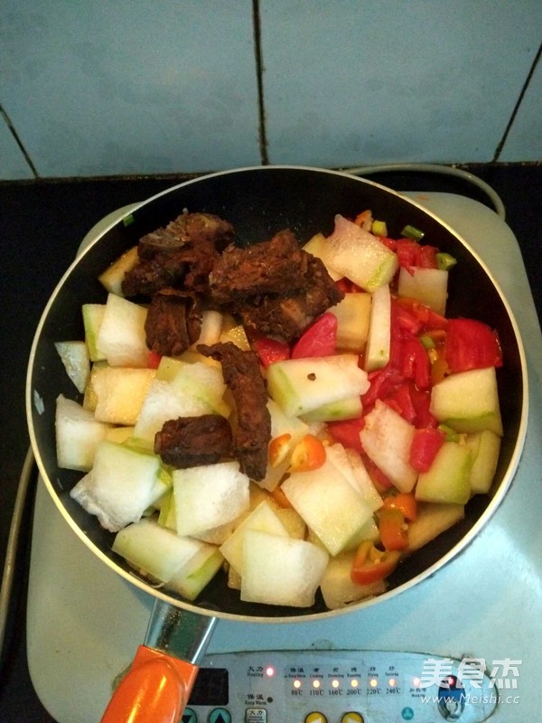 酱排骨烩豆腐冬瓜