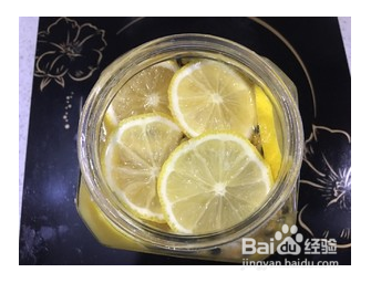 柠檬百香果汁的做法