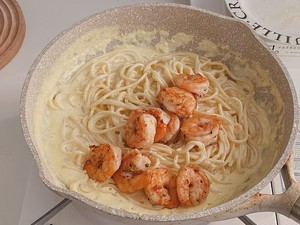 奶油蒜香黄油虾意面的做法