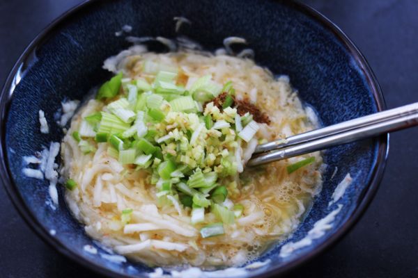 萝卜丝虾皮鸡蛋饼