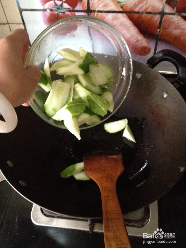 草菇滑炒青瓜的做法