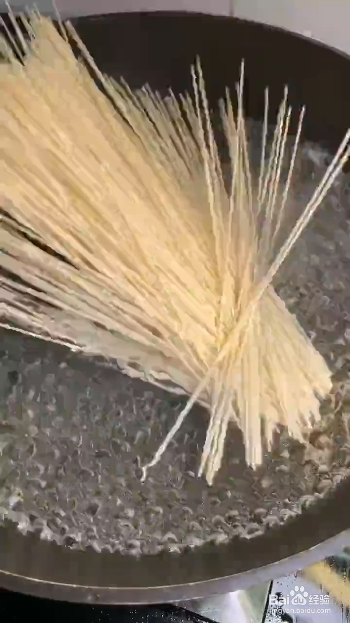 如何自制美味好吃的家常凉拌面条