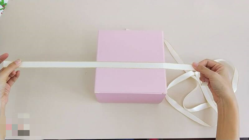 如何系礼盒上的蝴蝶结