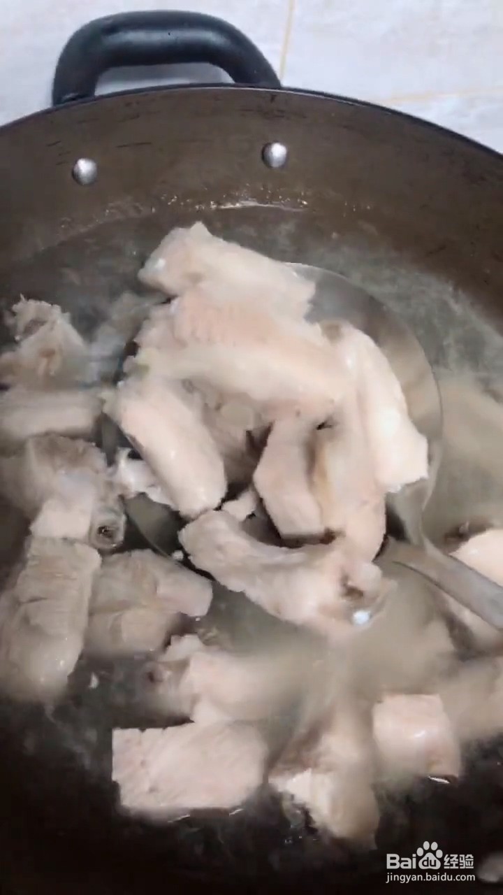 如何自制简单好喝的莲藕排骨汤