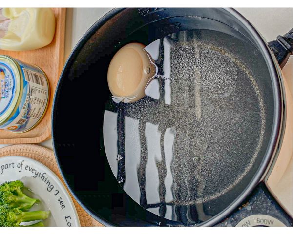 金枪鱼可颂三明治