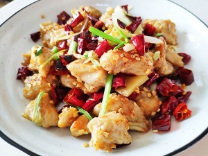 不必油炸的鸡胸肉【辣子鸡】减肥人士的福音
