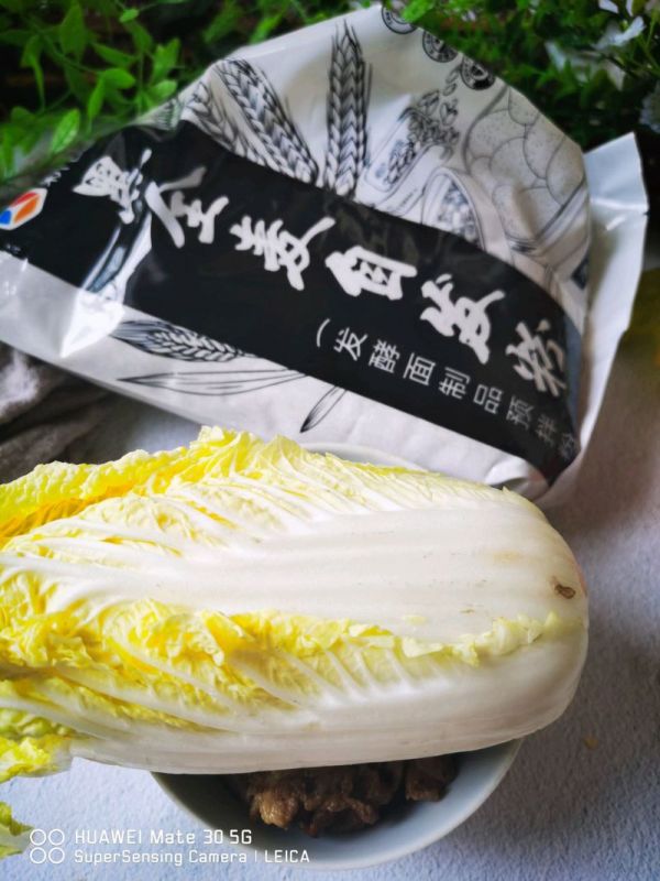 黑全麦白菜猪肉包