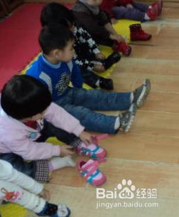 给宝宝选鞋要注意什么