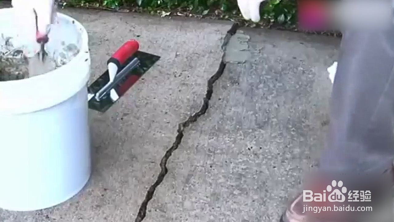水泥地面裂缝怎么修补