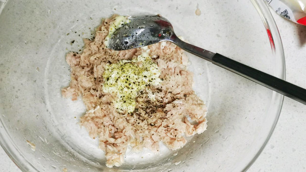 金枪鱼藜麦沙拉