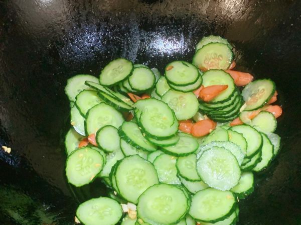 黄瓜火腿炒鸡蛋