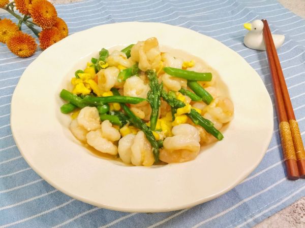 家常快手菜芦笋炒虾仁