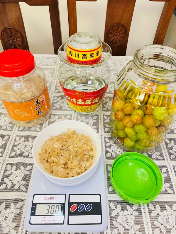 酸酸甜甜春日李子酒