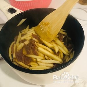 健康养生佳品茭白杂菇腊肠拌面的做法