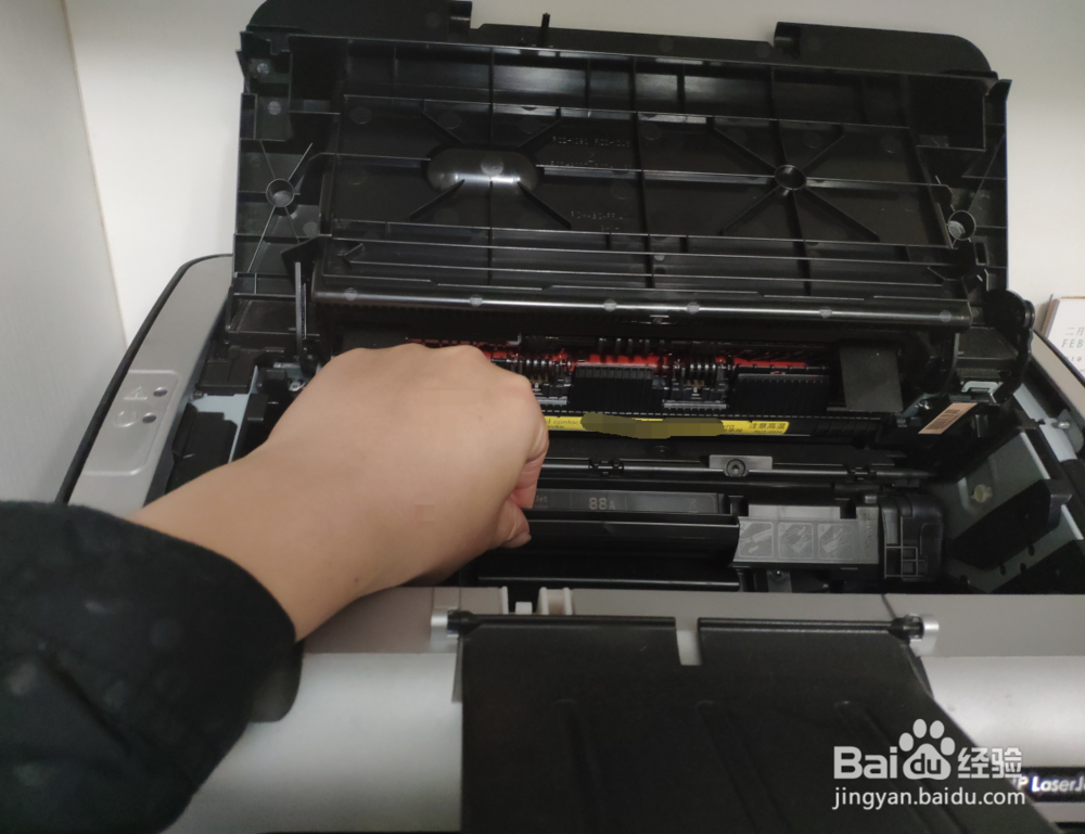 激光打印机如何替换硒鼓(墨粉盒)