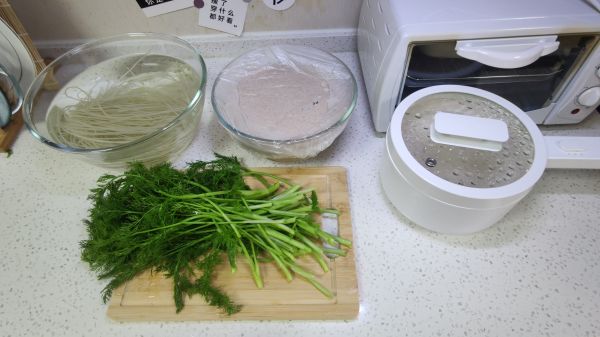 鸡蛋粉条小茴香全麦包子