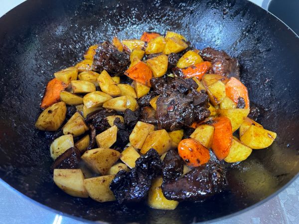 红烧排骨烩土豆