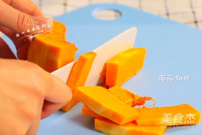 鸡蛋虾肉南瓜杯