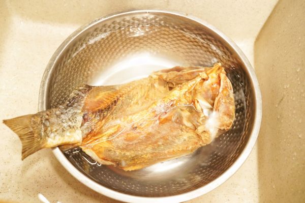 豉油焖烧鲫鱼干