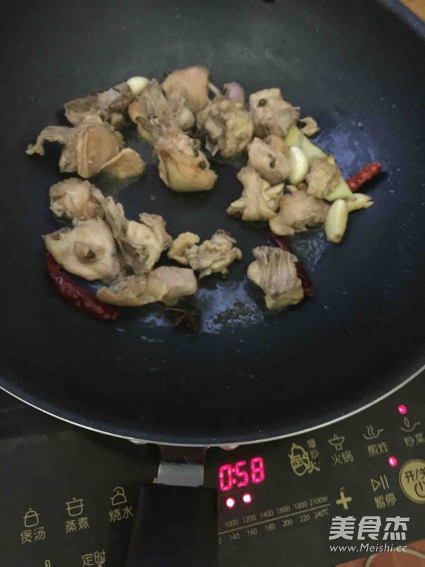 土豆炖鸡的做法