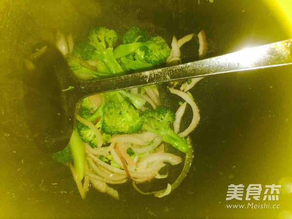 虾米西兰花洋葱减脂餐