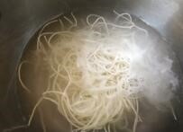 怎么做一道美味的蟹粉豆腐汤捞面