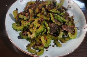 健康养生佳品苦瓜炒鲮鱼的做法