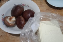 香菇炖豆腐的做法