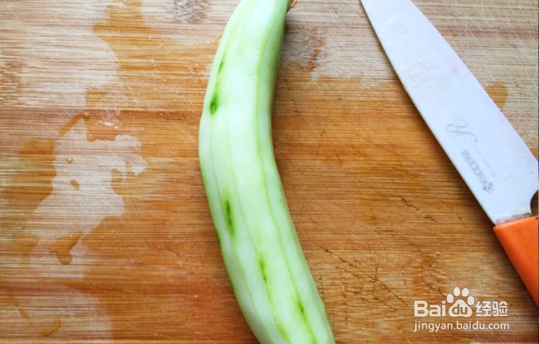 如何做出金枪鱼可颂三明治?