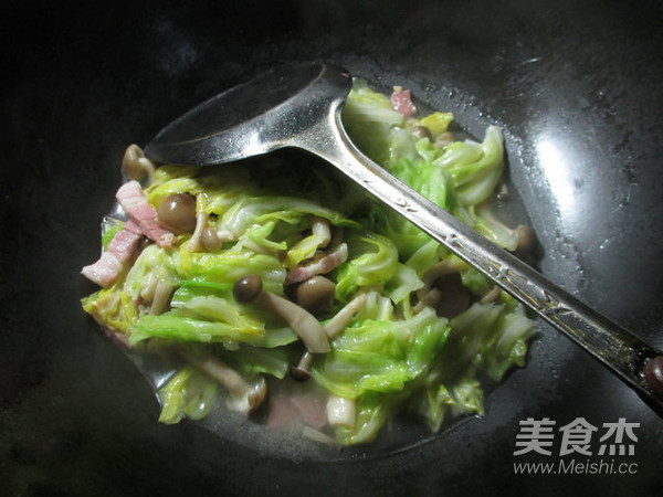 咸肉蟹味菇炒牛心菜