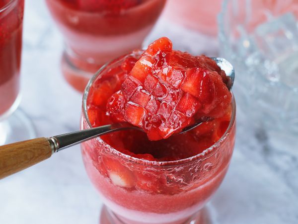 三色草莓果冻布丁