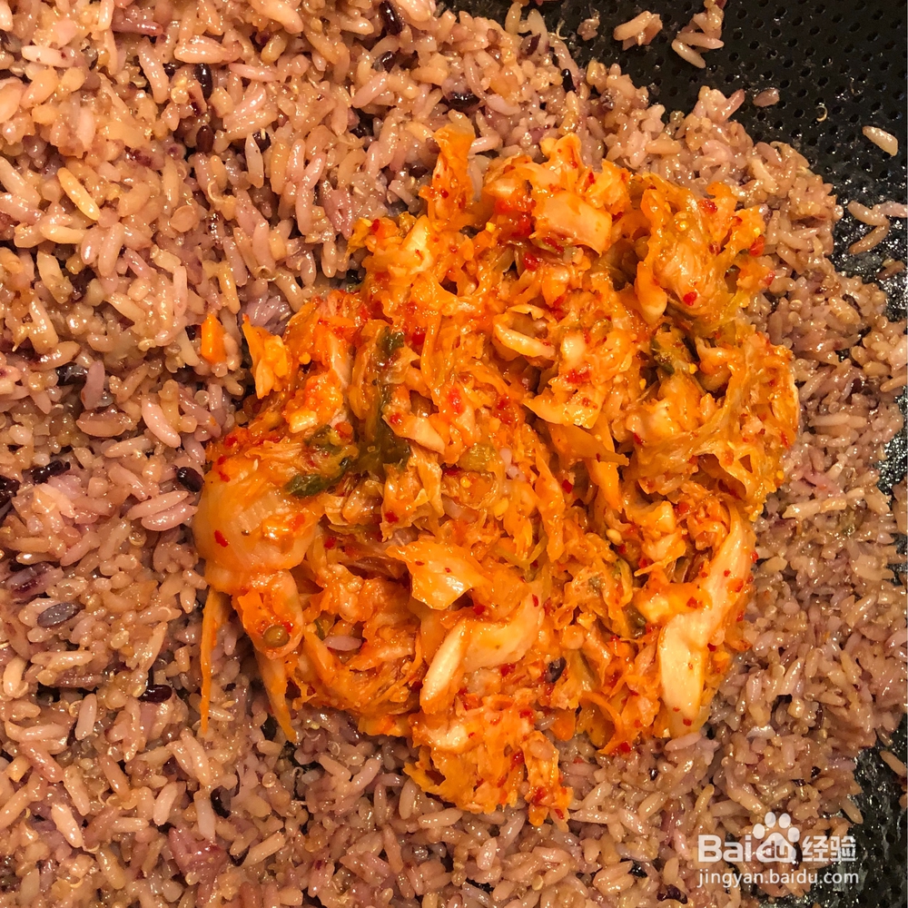 百吃不厌的辣白菜炒饭