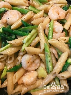 如何制作美味的青梅汁虾仁芦笋烩通心粉？