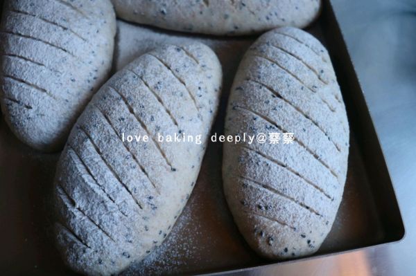 全麦黑芝麻软面包