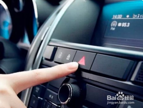 小孩被锁车内如何自救？