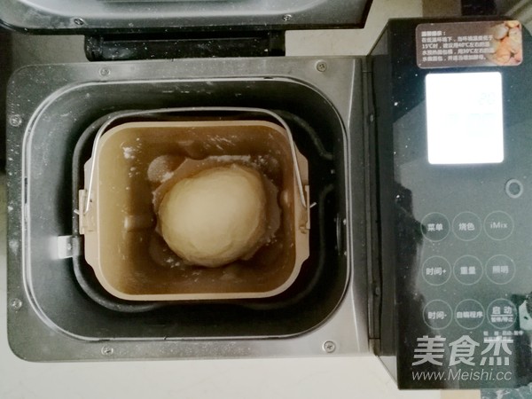 罗勒香肠早餐包