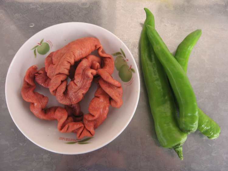 尖椒炒肥肠，好吃到停不下来！