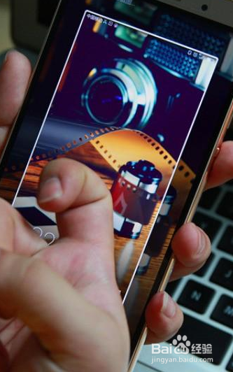 请问华为手机怎么屏幕截图?