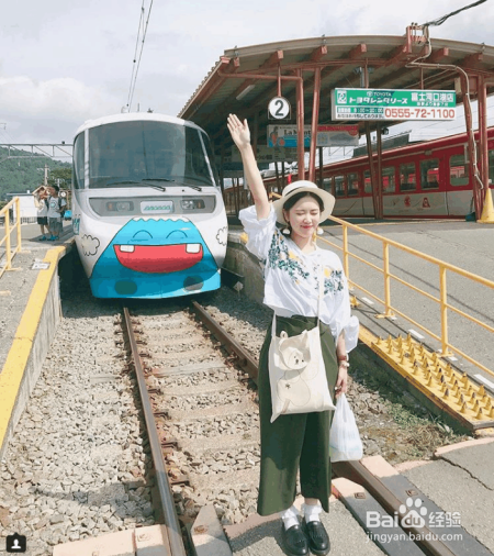 初秋修饰身材攻略!跟着达人用「宽松」政策穿出显瘦复古时尚