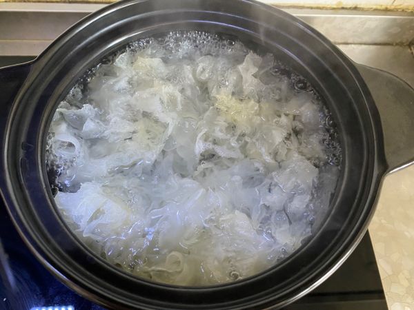 银耳羹美容又养颜