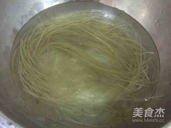 腊肉炖粉条的做法