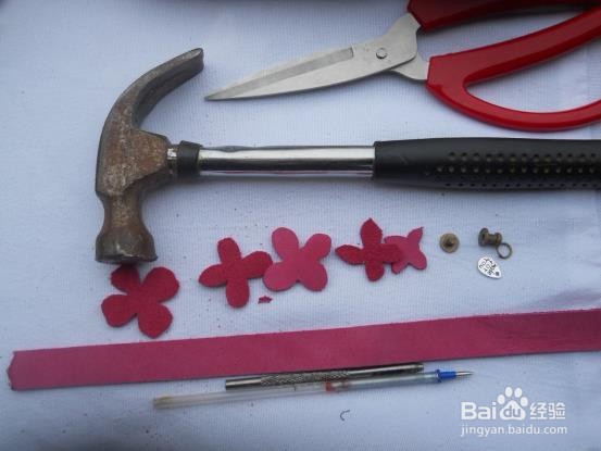 深粉色花朵手链制作方法图解