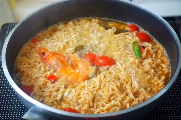 海鲜冬阴功泡面