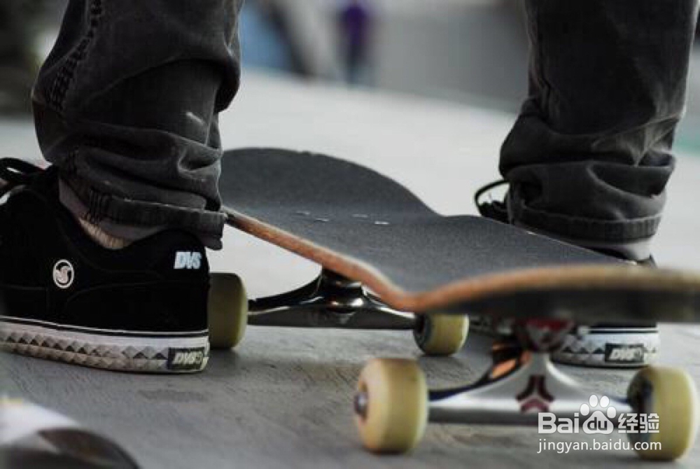 新手不会玩滑板怎么办？教你荡板前行的技巧！