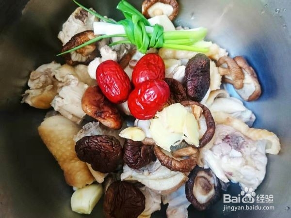 一碗暖心的香菇炖鸡面