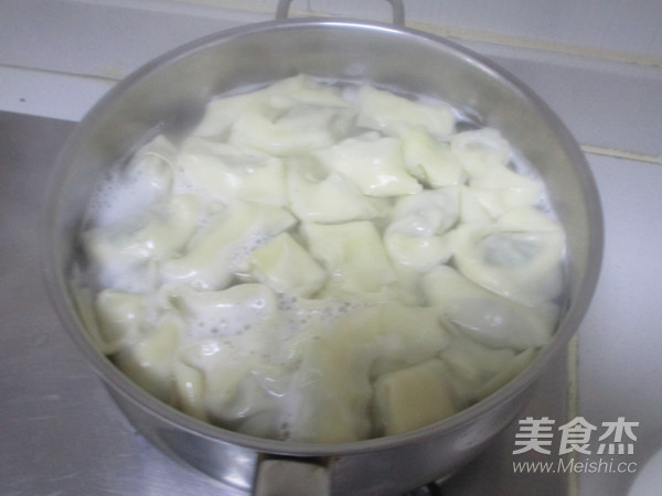 鲜肉荠菜馄饨