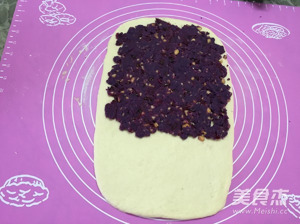 紫薯果仁麻花卷