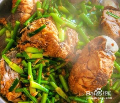 鲅鱼蒜苔的做法